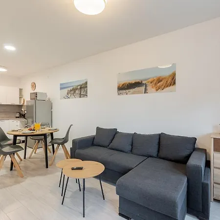 Апартаменти Apartament Miodowy Wonder Колобжег